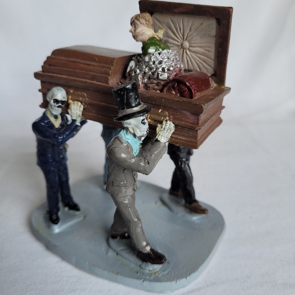 Lemax Spooky Town 2010-2018 Retired Early To Bed 03812 approx. 3x4x5 tall - Picture 1 of 5